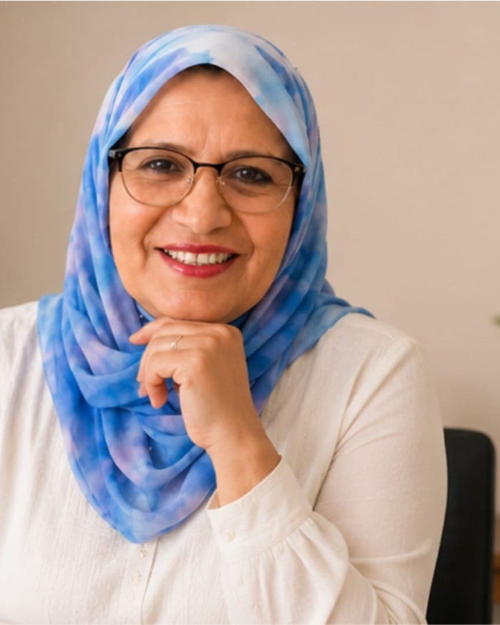 Dr. Maryam Navsa in a private coaching session